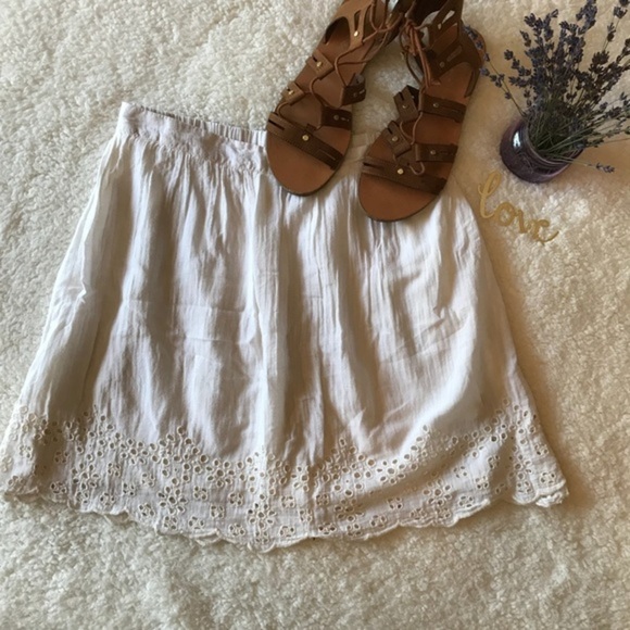 Old Navy Cream Boho Embroidered Mini Skirt Size Small - Picture 2 of 8